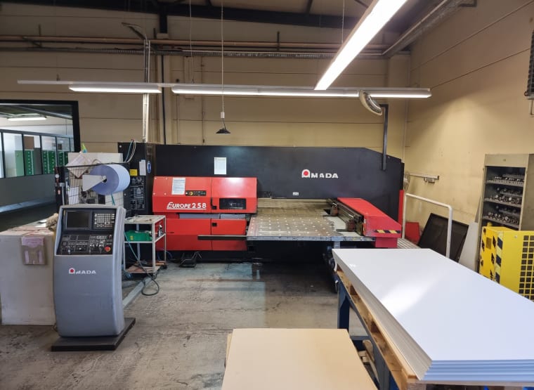 AMADA Europe 258 Revolverstanzmaschine