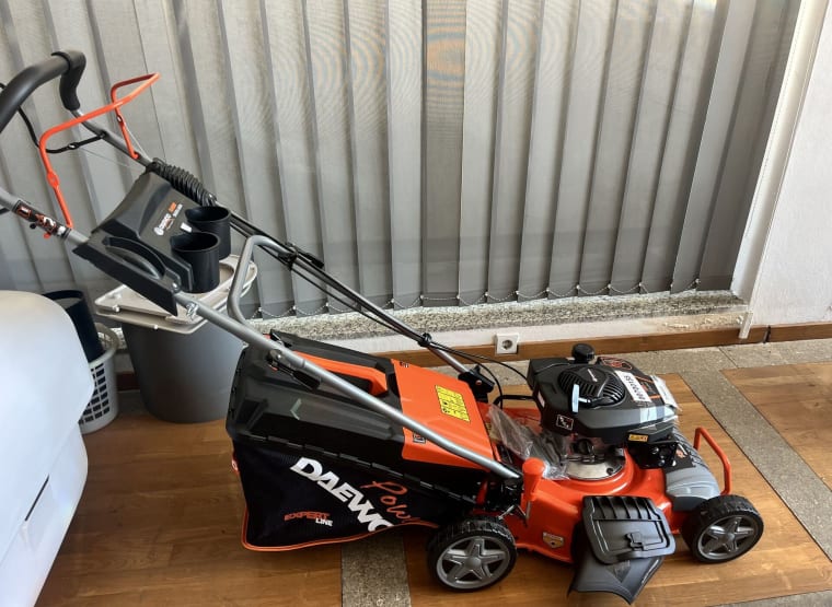 DAEWOO DLM4600SP Gasoline Lawn Mower buy used