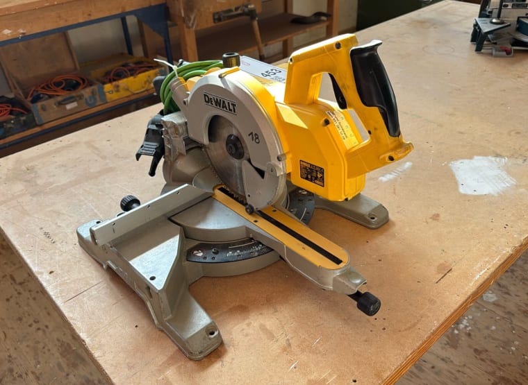 DEWALT DW777 Crosscut Mitre saw buy used