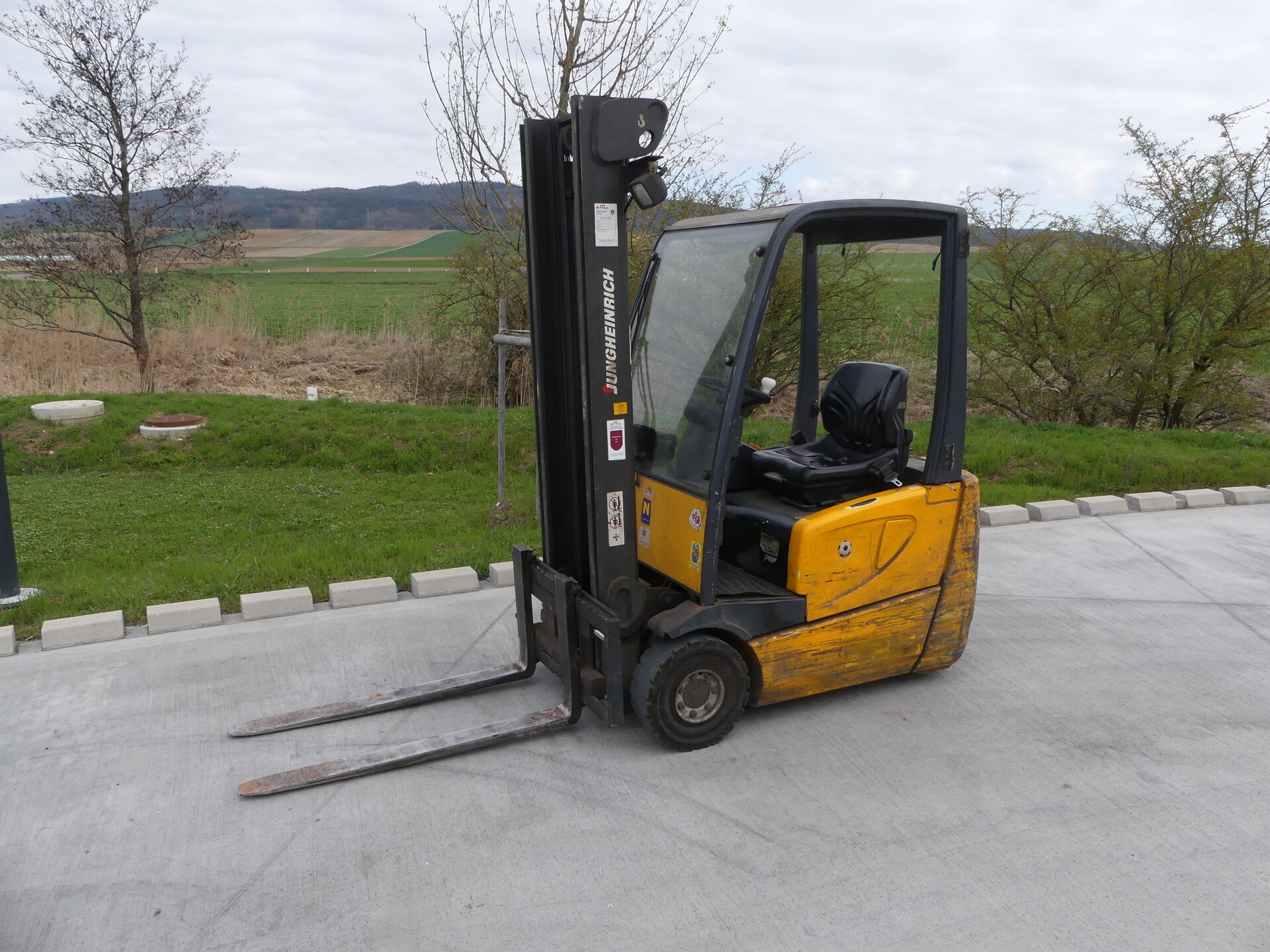 JUNGHEINRICH EFGDF13 Electric Front Forklift Truck gebruikt