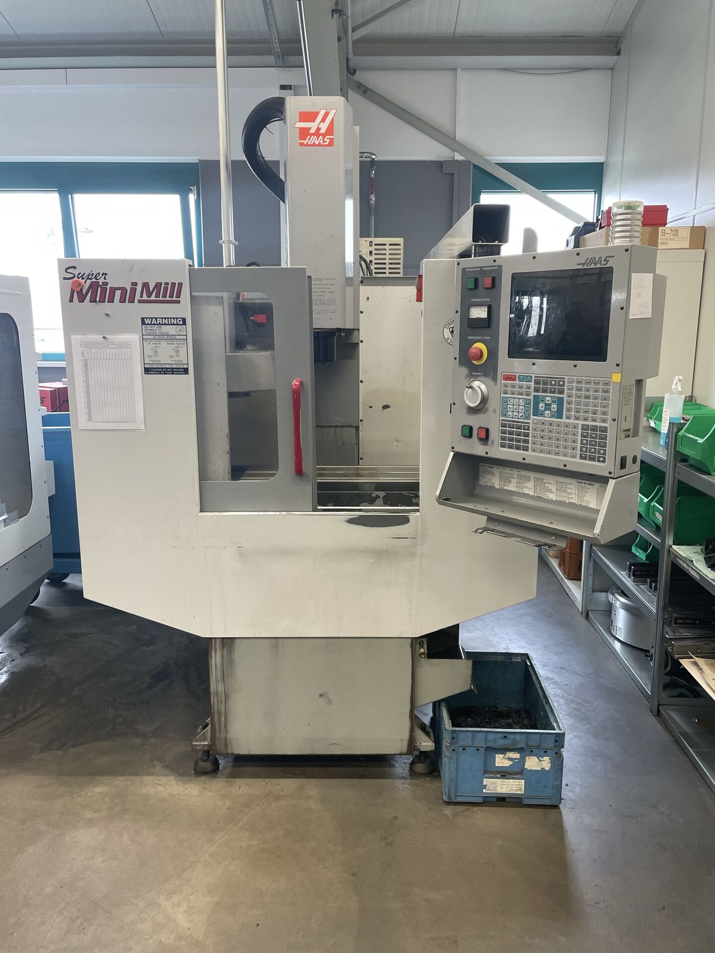 HAAS SUPER MINIMILL HE CNC Centre d'usinage vertical d'occasion