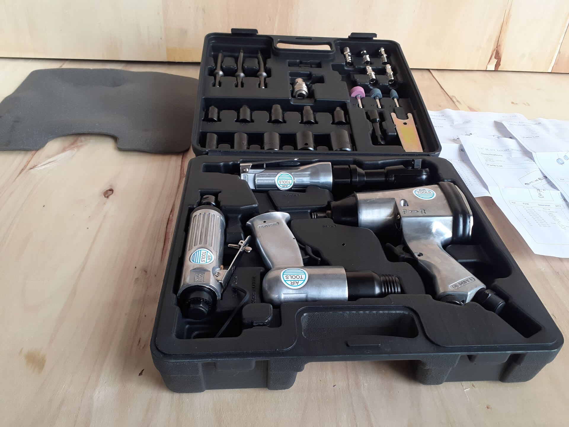 AIR TOOLS Pneumatic Tool Set begagnat