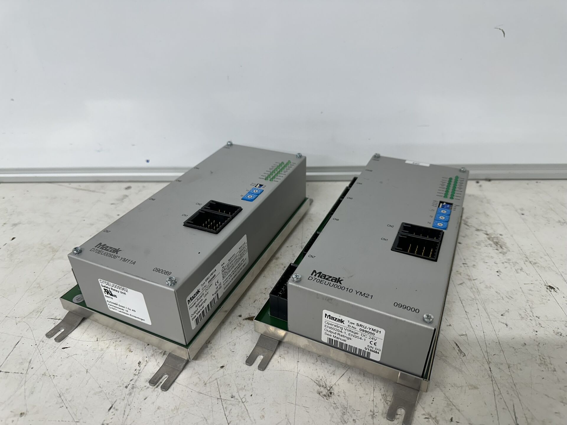 MAZAK Safety Relay Modules (Qty 2) begagnat