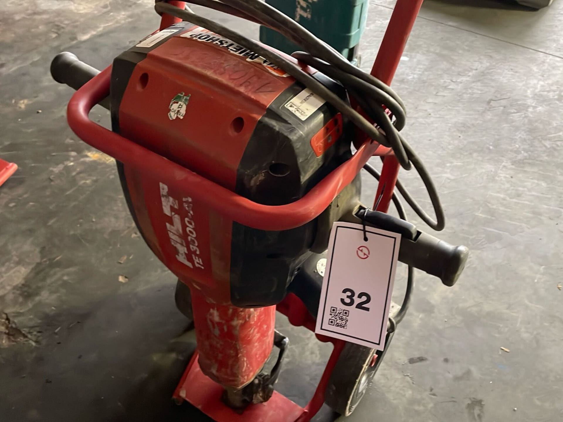 HILTI TE 3000 AVR demolition hammer buy used