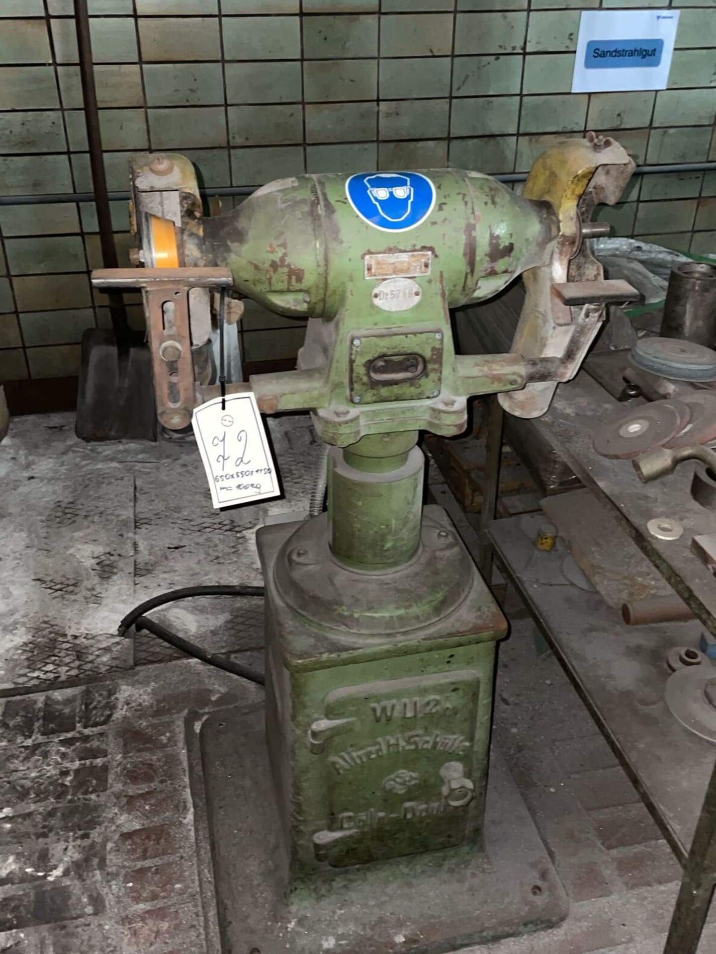 Double outlet bench grinder