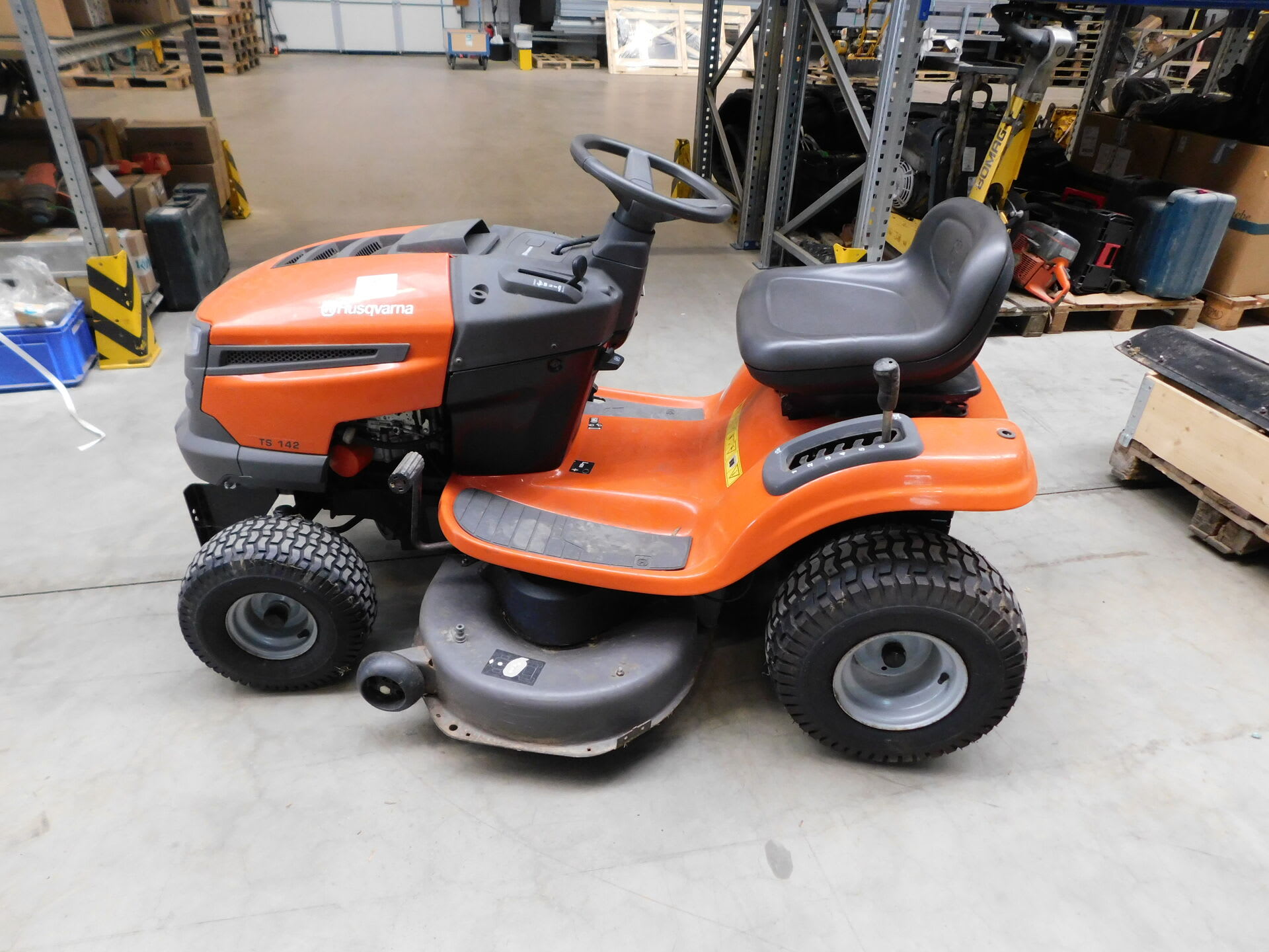 HUSQVARNA TS 142 RasenmäherTraktor gebraucht
